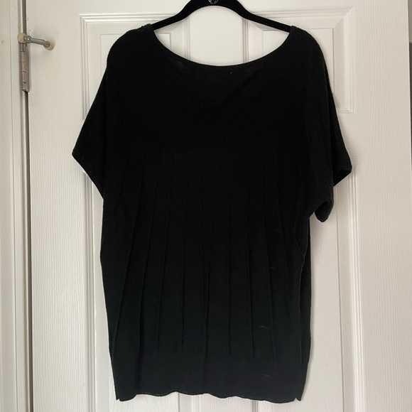 Black Short-sleeve Sweater - Picture 2 of 5